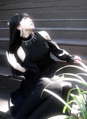 muggle studio “黑松露” 原创古早露肩秋冬水钻温柔长袖连衣裙