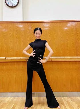 新款舞服短袖微喇裤分体套装女士拉丁舞服摩登国标教师教课练功服