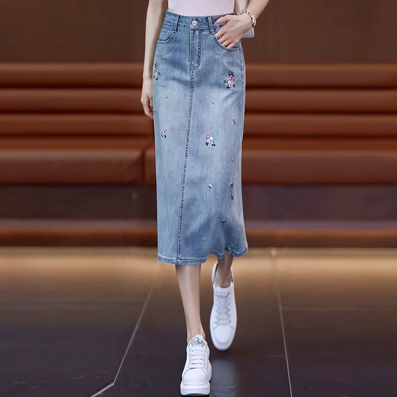 中长款牛仔半身裙女夏季新款高腰后开叉刺绣a字包臀裙子