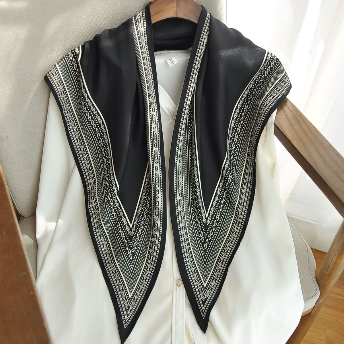 韩国原单复古叠搭腰带三角丝巾