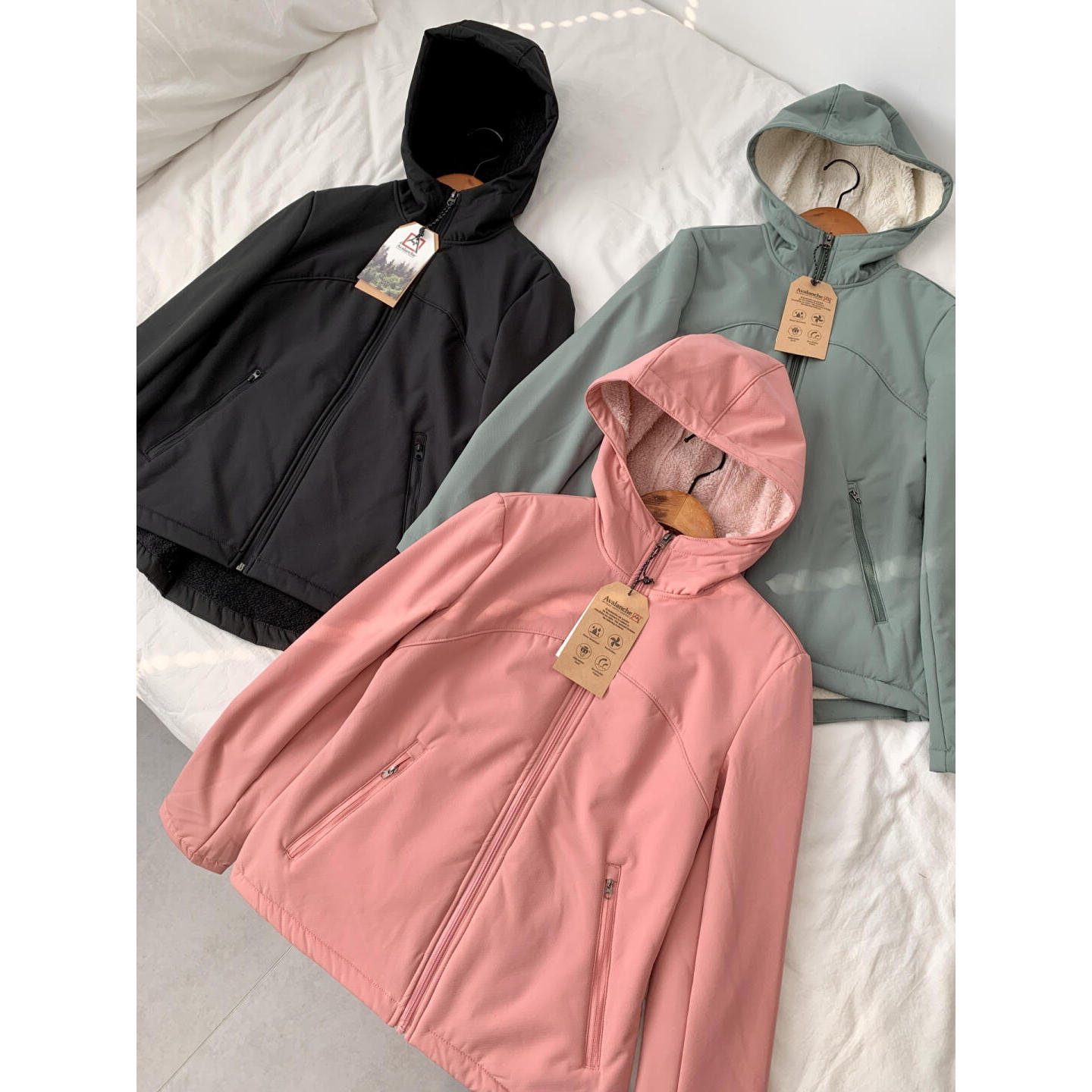 捡漏！淘到国外商场690 女士秋冬户外防风休闲加绒软壳冲锋衣M051