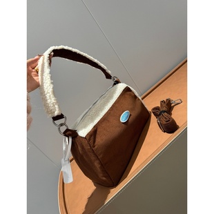 秋冬灯芯绒毛毛拼接大容量包T246 商场259 几十块 非平替