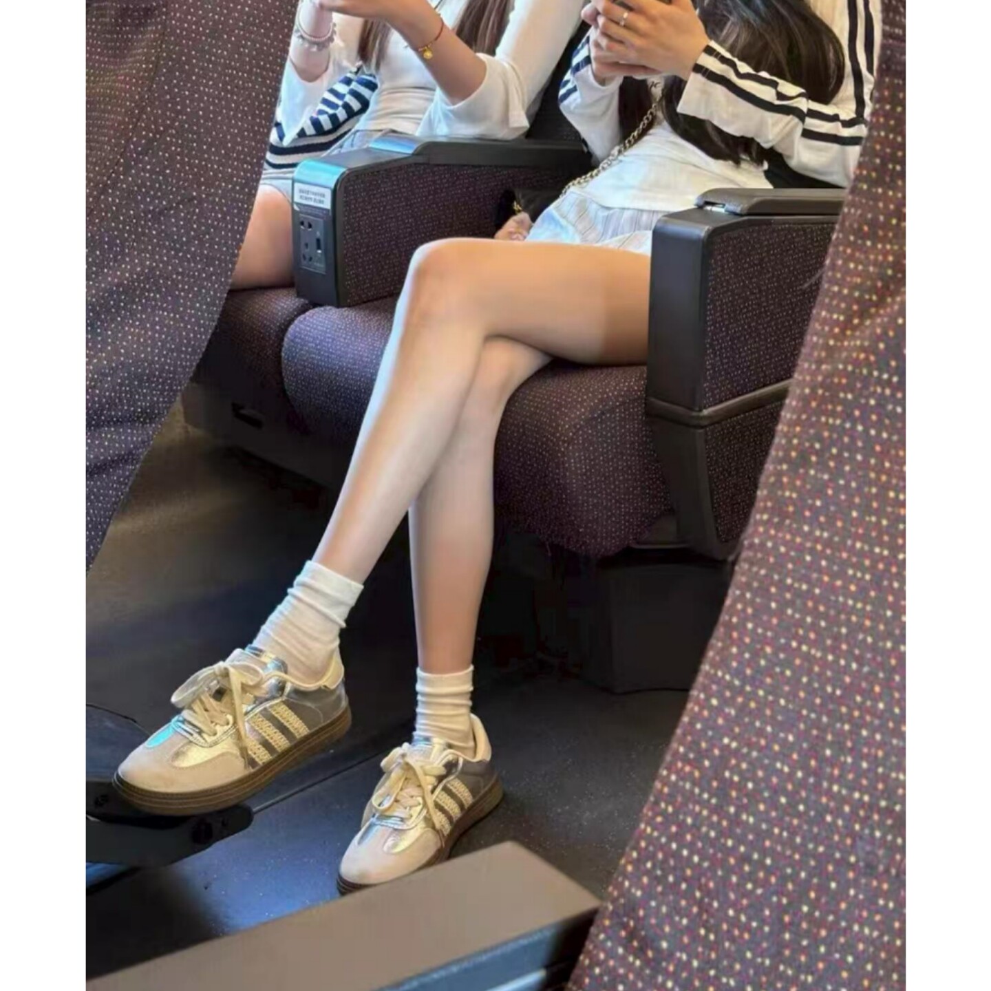 银色德训鞋女2025新款春夏季小众复古蕾丝运动风百搭休闲阿甘板鞋,女鞋,德训鞋,淘宝优惠券,粉丝福利购,淘宝优惠卷