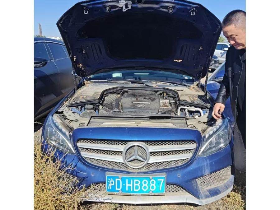 1月4日昌吉车牌号沪DHB887梅赛德斯奔驰牌BJ7204HEL小型轿车网络拍卖公告