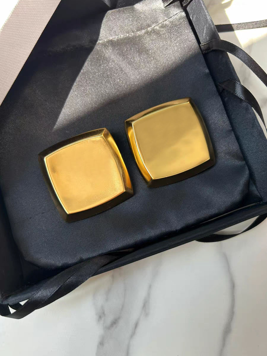 吴越同款金属极简夸张方形银针耳钉新款2025爆款吴越ins耳环耳饰