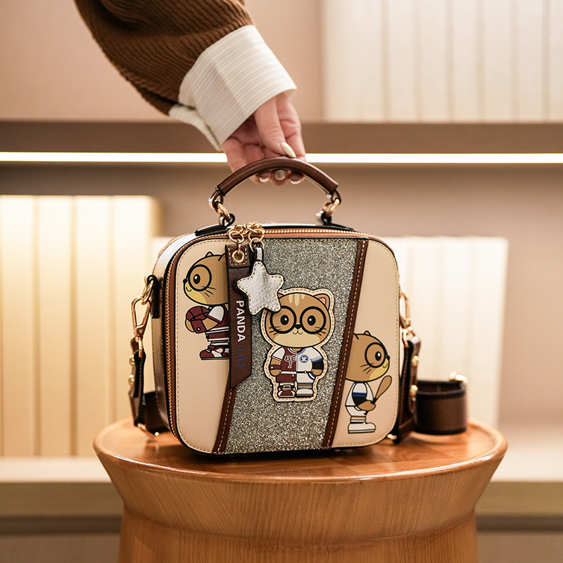 北包包2025新款卡通小熊小方包