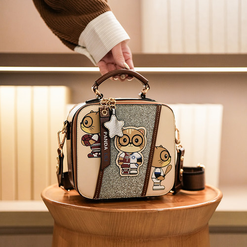 北包包2025新款卡通小熊小方包