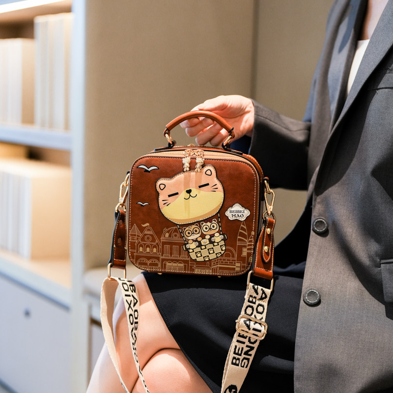 北包包2025新款原创卡通手机包女休闲盒子小方包宽肩带单肩斜挎包,箱包皮具/热销女包/男包,小方包,淘宝优惠券,粉丝福利购,淘宝优惠卷