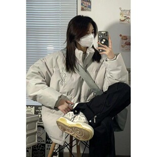 浅灰色复古设计感印花立领棉服女冬季新款保暖加厚宽松学生面包服