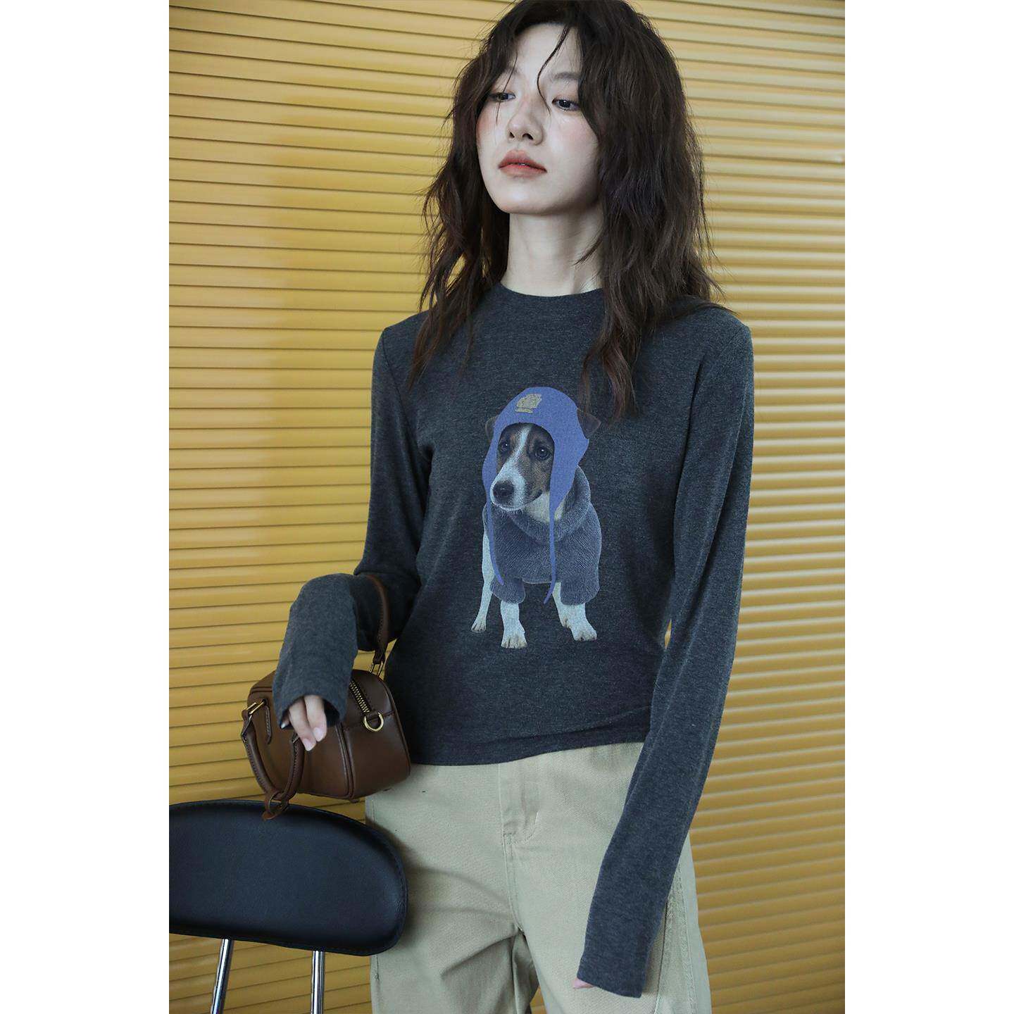 深灰色印花卡通小狗显瘦小众长袖T恤女秋季新款软糯百搭打底衫