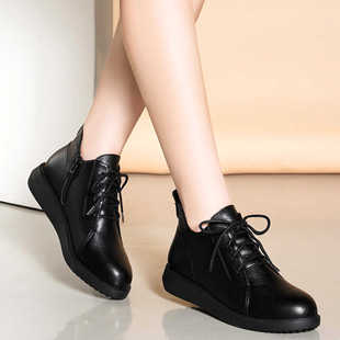 真皮平底软底妈妈短靴女2025新款春秋皮鞋单靴防滑软皮圆头女靴子