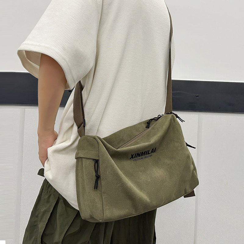 帆布包斜挎包男款单肩包大容量旅行运动健身包男士2025新款邮差包