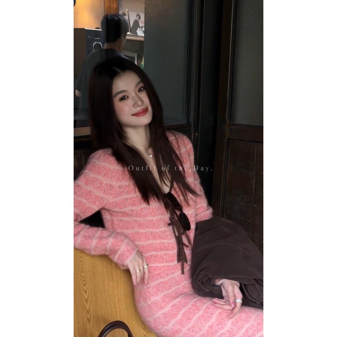 秋季新款设计感条纹V领毛衣上衣气质高腰半身裙针织套装女款显瘦