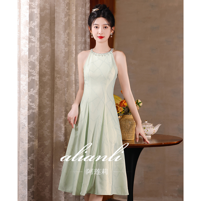 阿莲莉挂脖中长款绿色礼服女珍珠