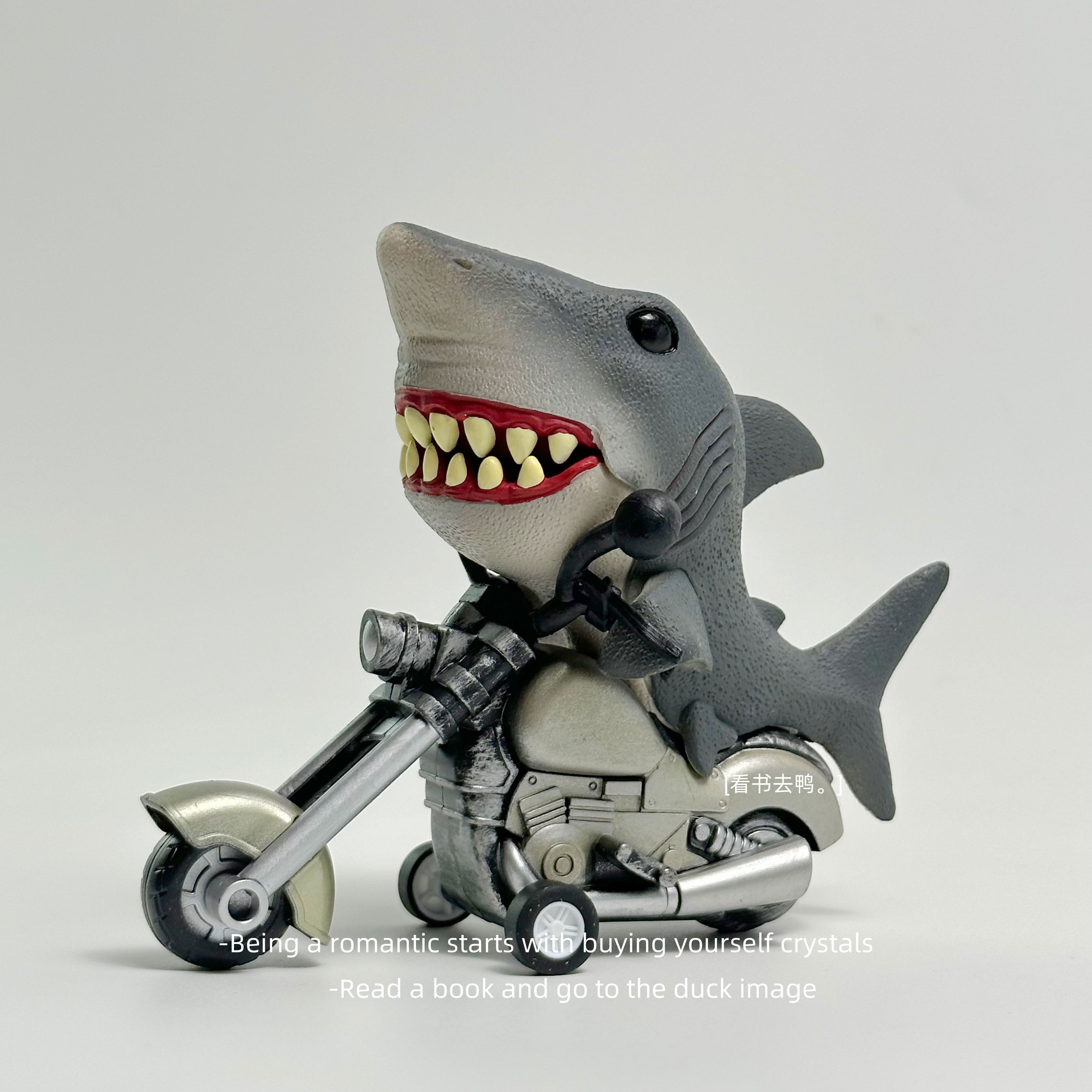 龅牙鲨鱼摩托车玩具车摆件