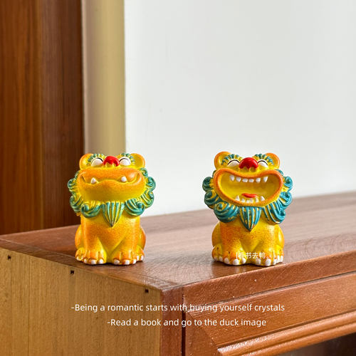 「无聊了 摆一对多彩幸运黄色坐姿笑的风狮爷」国潮桌面摆件礼物