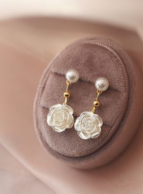 山茶花耳钉小众设计高级气质独特花朵耳环2026新款爆款仿珍珠耳饰