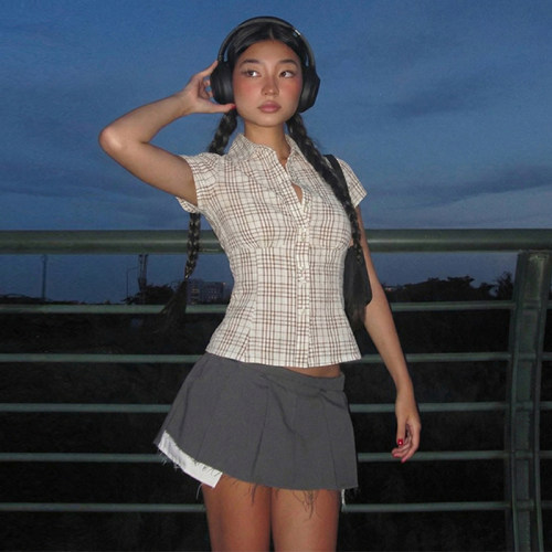 格子印花单排扣辣妹短袖衬衫