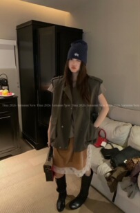 一曲家欧洲站2026秋季新款时尚百搭气质女人无袖马甲背心外套军绿