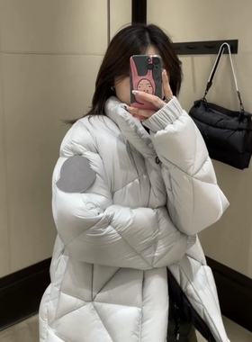 蒙口Monc x Pharrell Williams银色魔术贴粘胶羽绒服