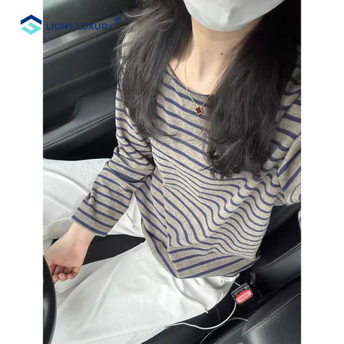 显瘦圆领条纹长袖t恤女柔软