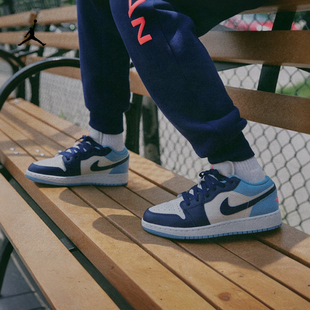 耐克乔丹大童轻便AJ1板鞋春季男女童平底低帮运动鞋JORDAN 553560