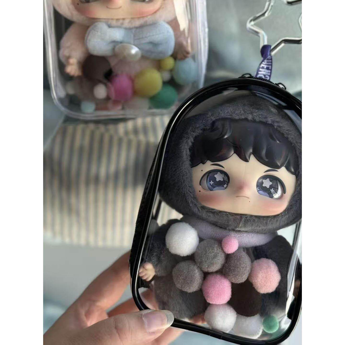 反深代词娃包周深泡泡玛特联名款保护套搪胶毛绒公仔防尘罩遛娃包