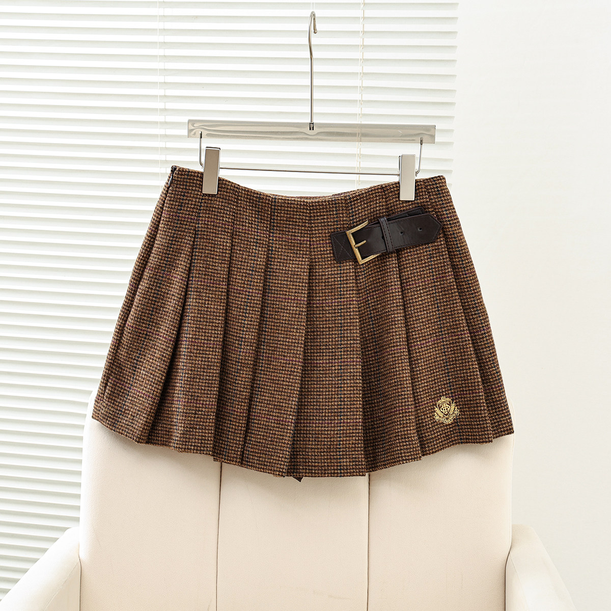 赵露思同款2025秋冬新款学院风格纹刺绣半身百褶裙女TTWH254902P