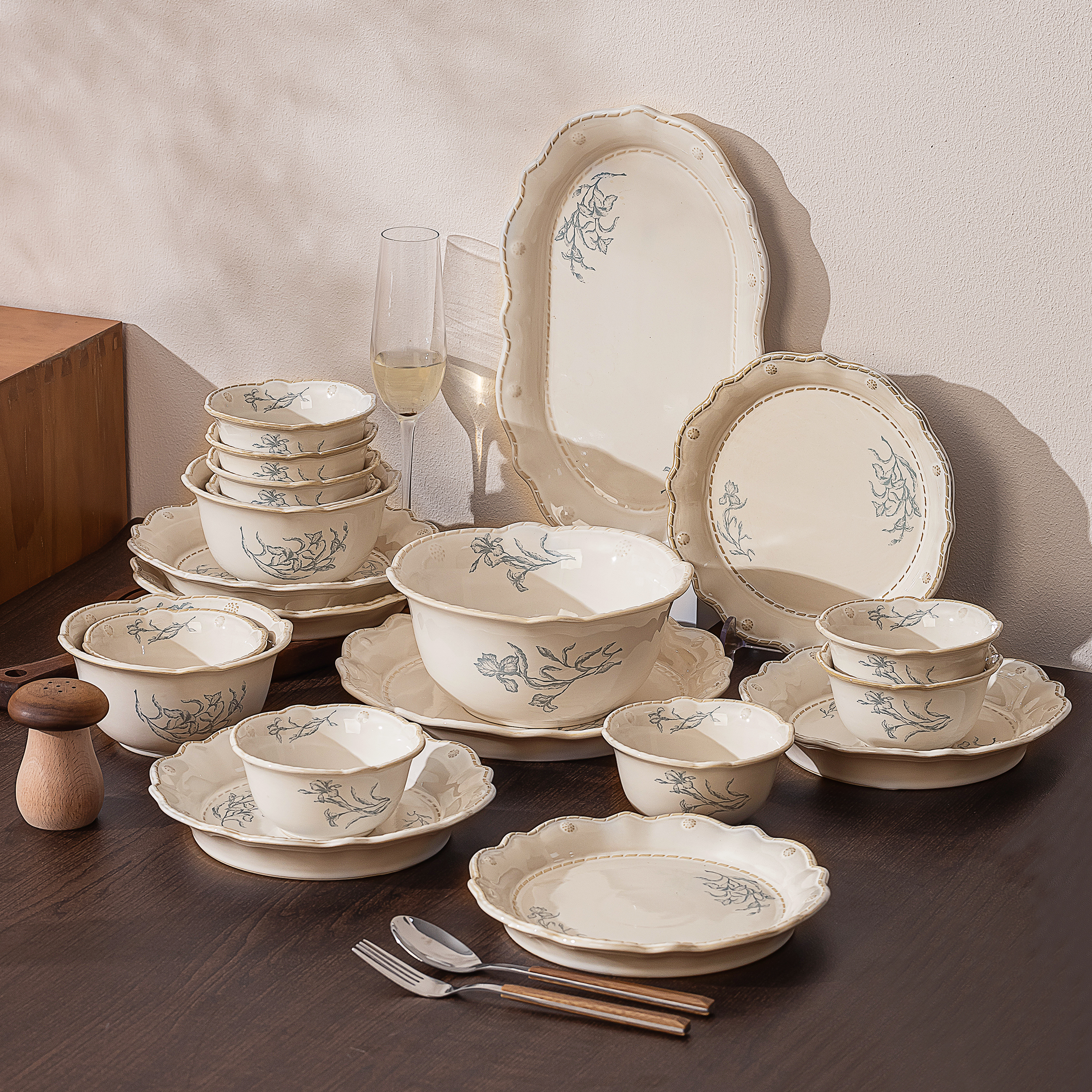 碗碟套装家用2025新款高颜值中古风餐具碗盘套装碗具乔迁新婚礼物