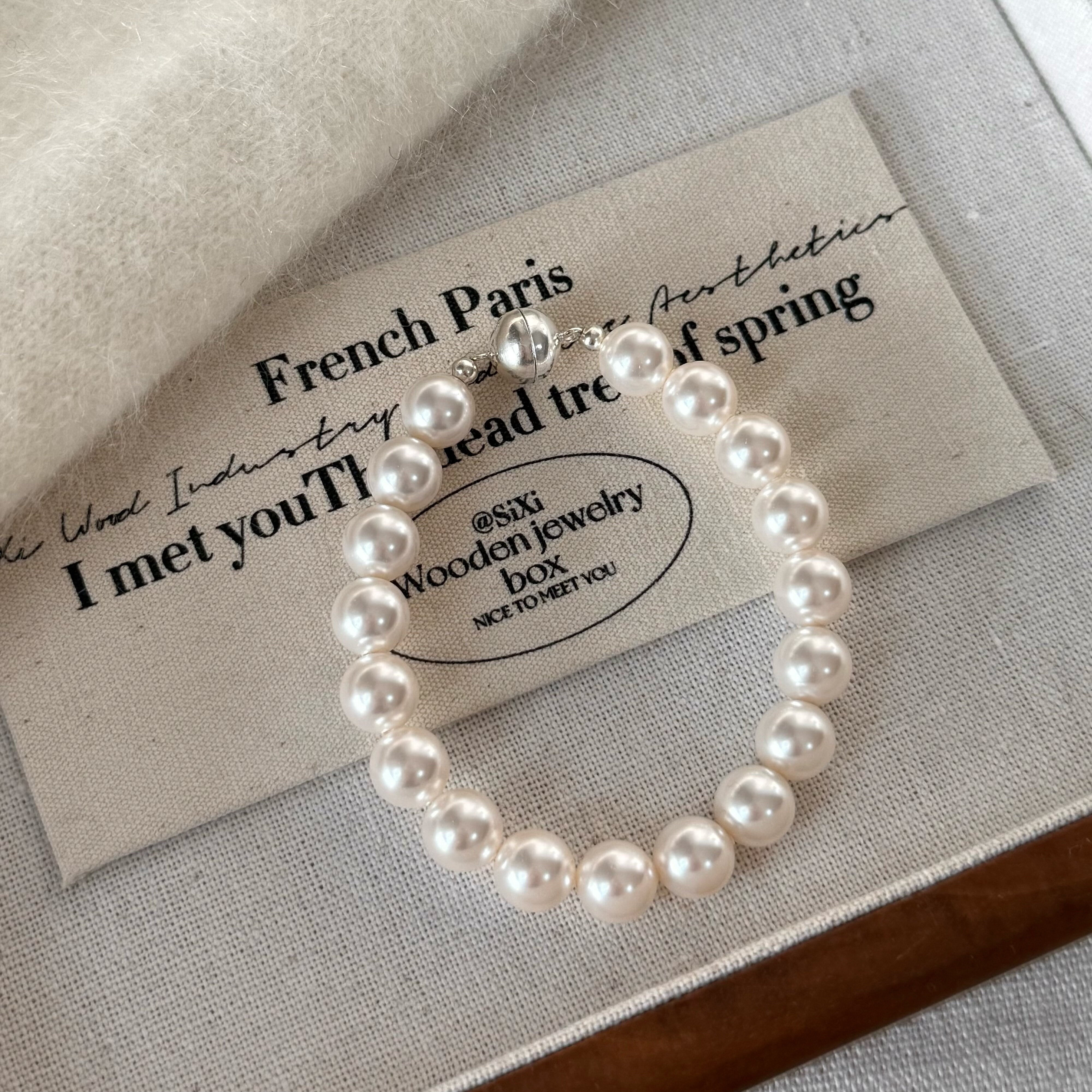 8mm高级温柔进口施家澳白色珍珠手串博主同款圆形磁吸扣s925纯银