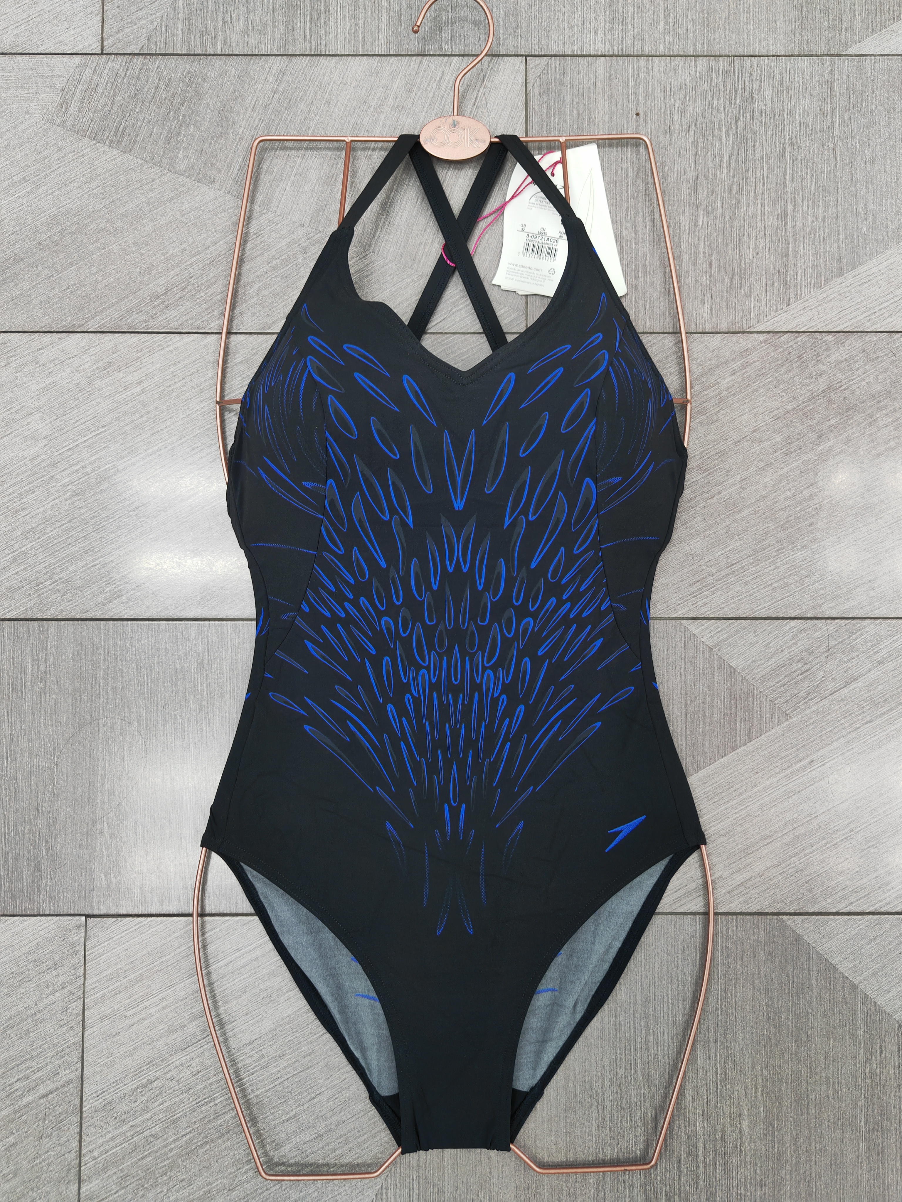 Speedo/速比涛泳衣库存款纤姿唯美轻盈女式温泉度假连体三角泳衣