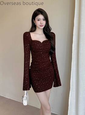 Skinny and hip hugging short skirt法式亮闪方领长袖连衣短裙