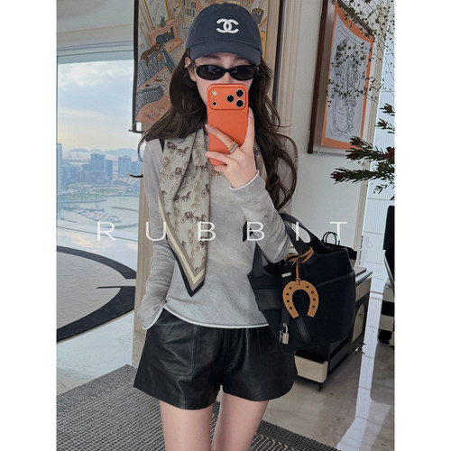 RUBBIT CHIC‘兔兔超爱的打底衫’灰调晕染斜裁纯棉超薄弹力长袖T