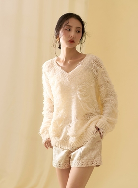 云知2025年新款时尚洋气高端针织毛衣女设计感小众打底衫V领上衣