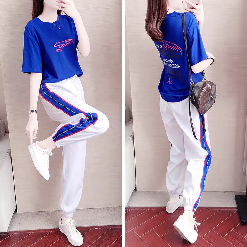 여름 여성을 위한 스포츠 및 레저 정장 새로운 스타일의 댄스 한국식 패셔너블한 하이엔드 반팔 투피스 세트로 연령 추세를 낮추는 여성용