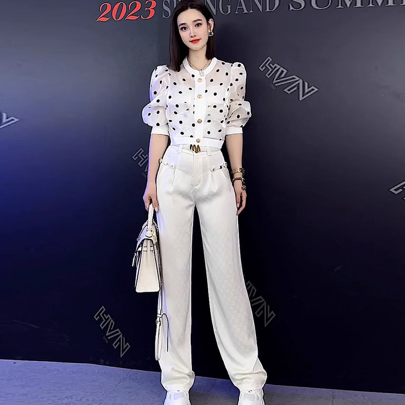 여성을 위한 새로운 패션 캐주얼 정장 2024 여름 하이엔드 유럽 제품 슬리밍 및 패션 인터넷 연예인 핫 스타일 슬리밍 투피스 세트