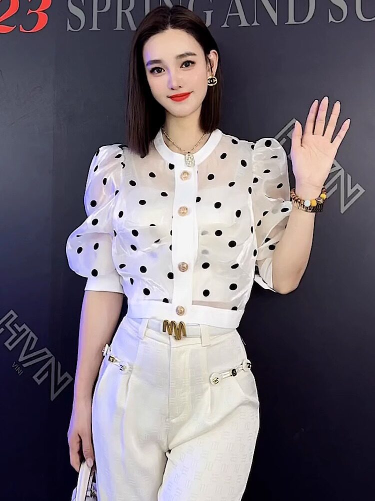 여성을 위한 새로운 패션 캐주얼 정장 2024 여름 하이엔드 유럽 제품 슬리밍 및 패션 인터넷 연예인 핫 스타일 슬리밍 투피스 세트