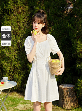 森马连衣裙女绣花方领绑带镂空优雅2022夏新款泡泡袖收腰裙子法式
