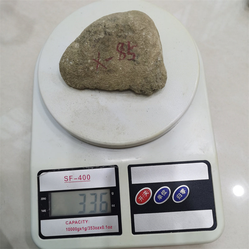 莫西沙天然断口水泥皮壳翡翠原石
