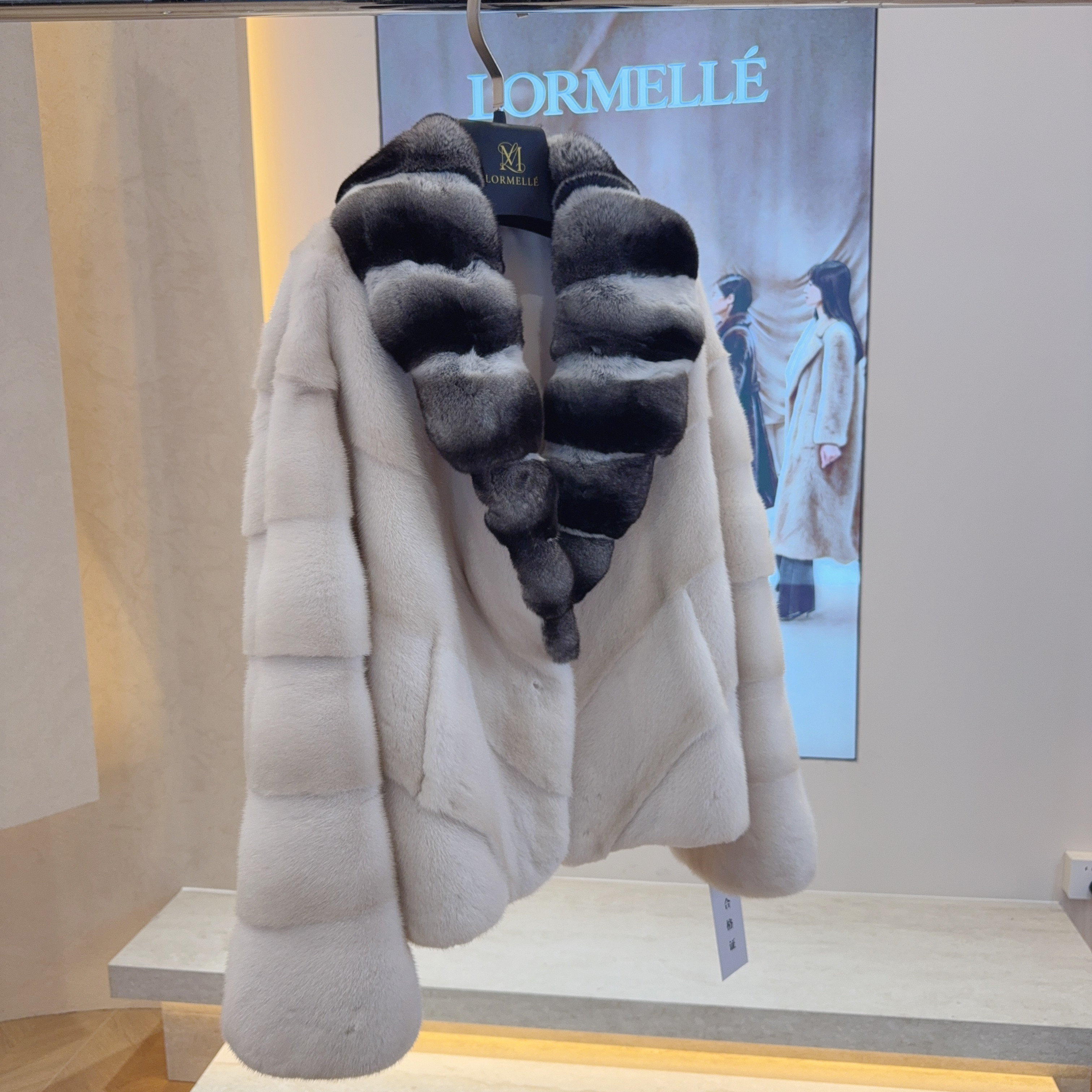 LORMELLE珞媄「柔霜」龙猫大翻领短款散袖水貂皮草女外套9808-B