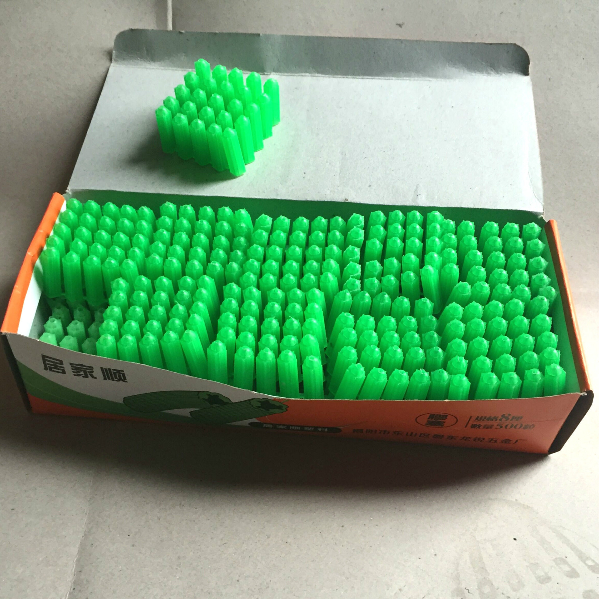 新膨胀管m8盒装8厘连体绿色全新料膨胀管胀塞一件起整螺栓塑料品