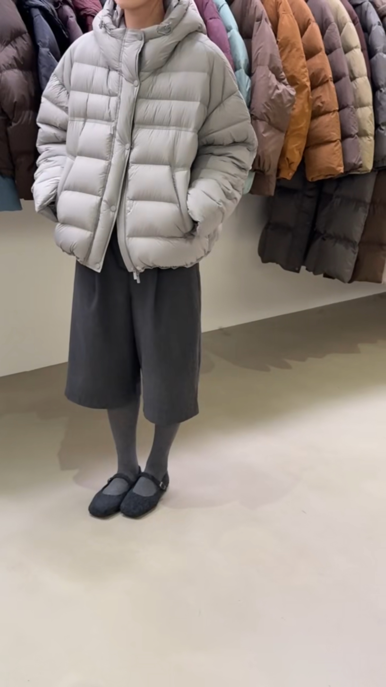 羽绒服女冬季2025新款今年流行爆款小个子修身连帽轻薄保暖外套