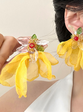 2025新款超仙春夏夸张黄色花瓣流苏耳环度假风出游法式复古耳钉