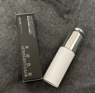 青涩色彩 · 不沾杯不染唇水光唇蜜，使用前搅拌几圈 ·10克