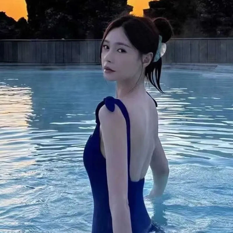 温泉可爱显瘦连体修身泳衣性感泳装蝴蝶结大露背明星同款肩带女