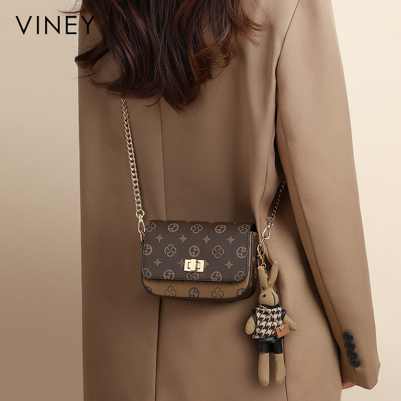 Viney包包2025新款夏天女包斜挎小包高级感信封包单肩手机链条包