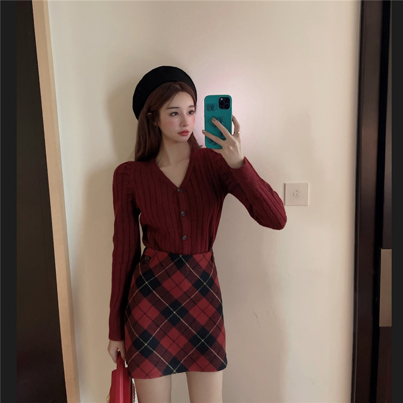 Real price red V-neck bubble sleeve sweater jacket cardigan + tweed plaid skirt