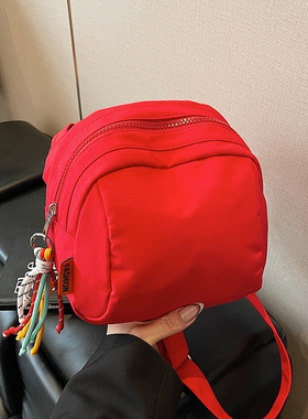 红色贝壳包女2025新款轻便斜挎小包外出通勤妈咪包休闲尼龙帆布包