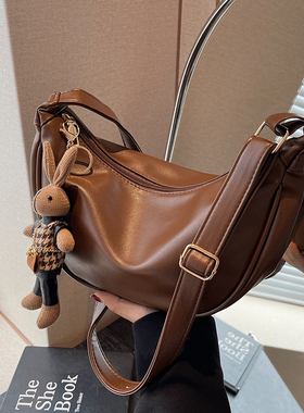 质感软皮包包女士2025新款饺子包女斜挎包腋下月牙包大容量通勤包