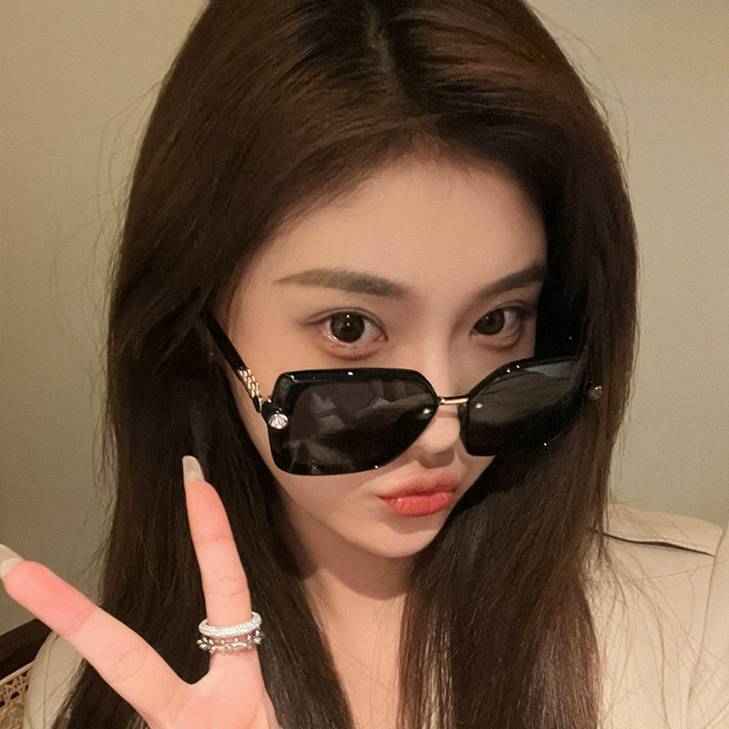 网红黑色墨镜女时尚个性镶钻新款防紫外线大脸显瘦偏光太阳眼镜潮